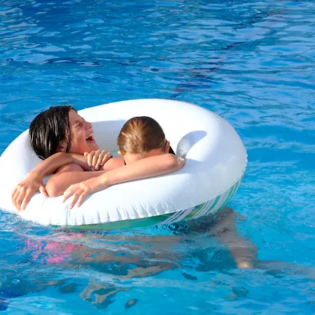 Bora Bora Butik فندق 3*